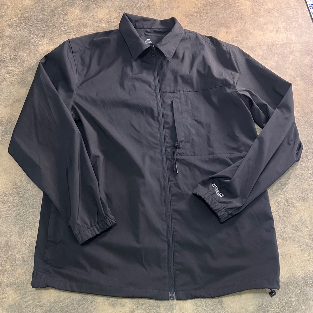 H&M Windbreaker Jacket Mens Medium Black CoolMax EcoMade Zip Up Regular Fit‎